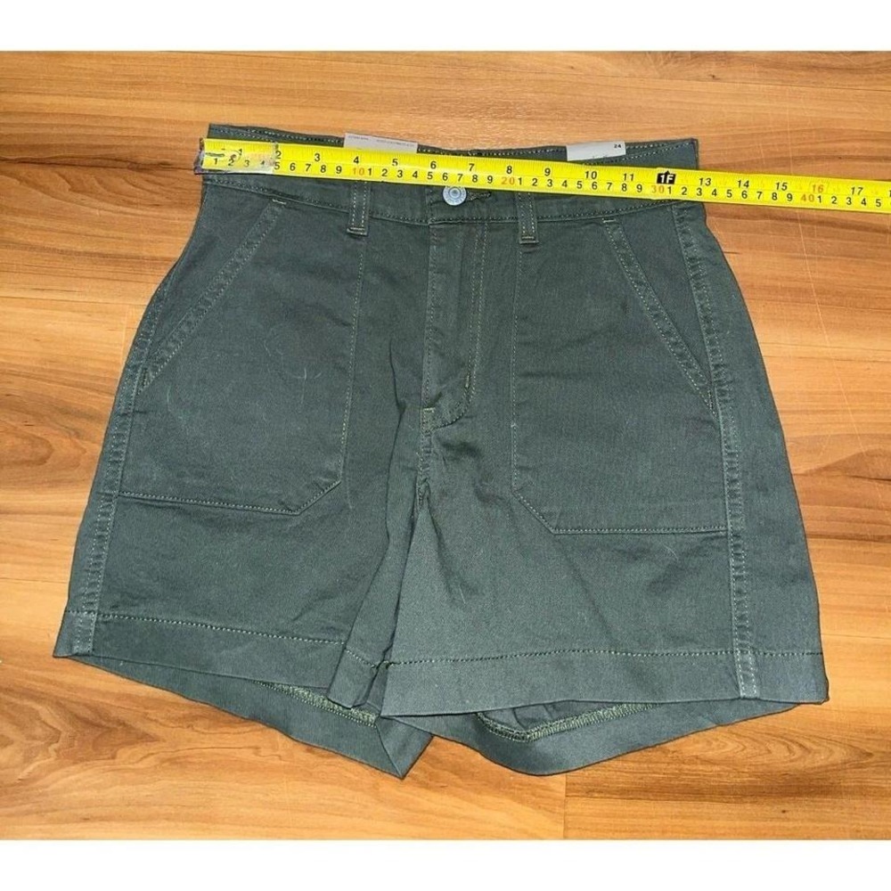 Womens NWT Levi's Utility Green Mid Rise Shorts - Picture 3 of 6